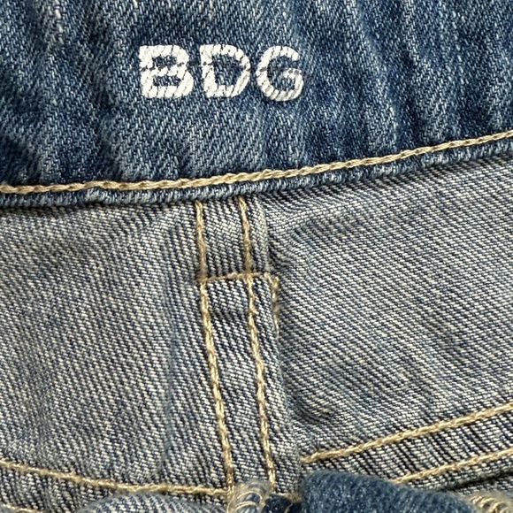 BDG Women’s Dree Pieced Camo High-Rise Cheeky Jean Short Size 29 - Picture 5 of 9